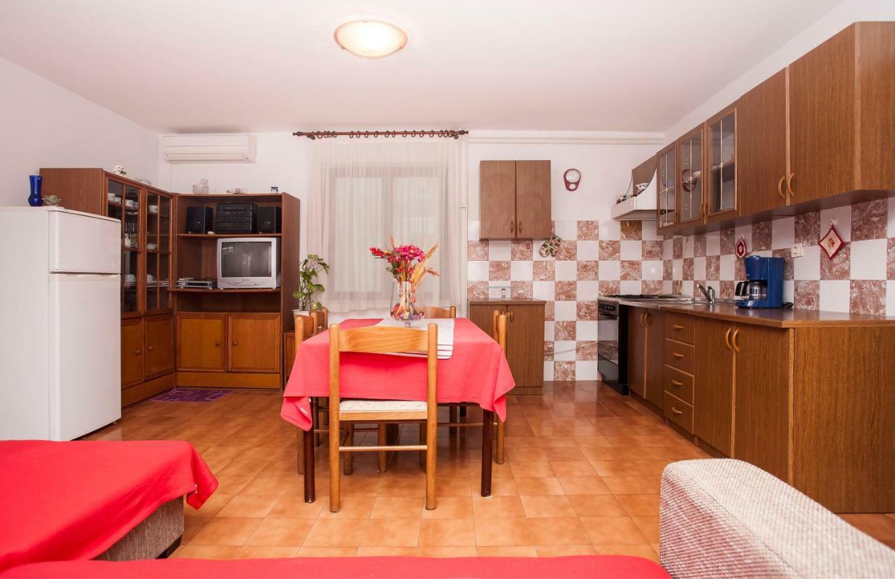 Apartment Regina โรวีน ภายนอก รูปภาพ